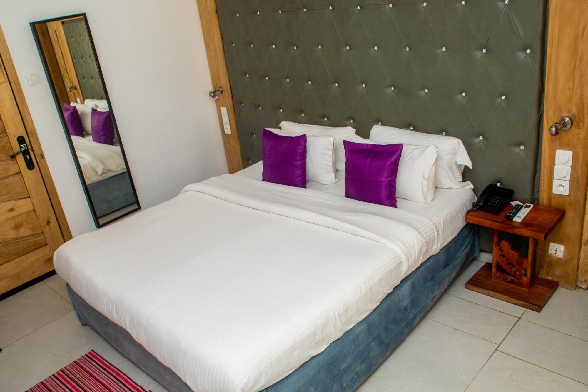 Hotel Les Orchidees كوتونو الغرفة الصورة