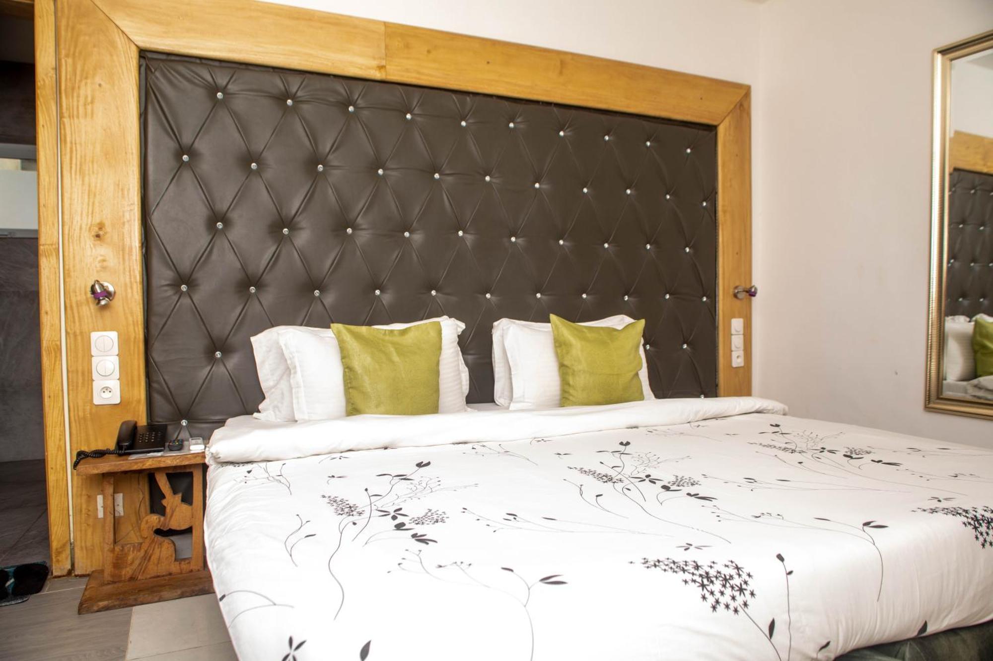 Hotel Les Orchidees كوتونو المظهر الخارجي الصورة